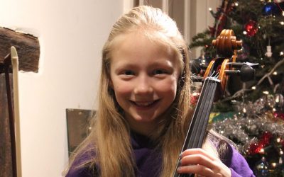 Larsen fractional strings for young cellists